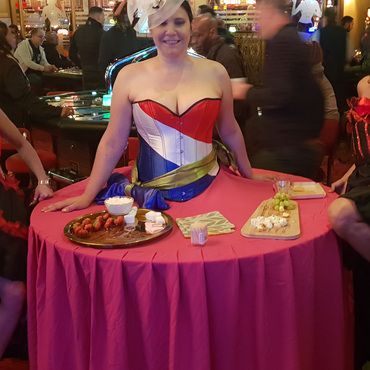Een ontvangstperformer met een levende tafel